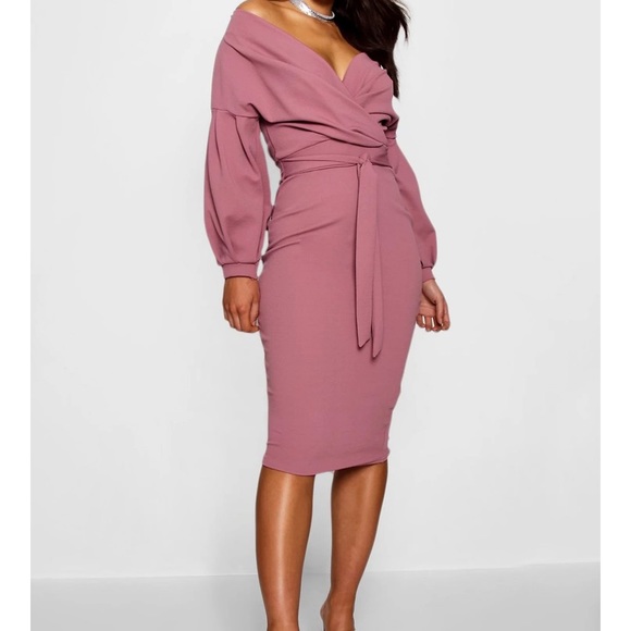Boohoo Dresses & Skirts - Off shoulder maybe purple midi dress with belt